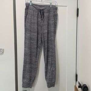 Lululemon joggers with pockets. Size 6